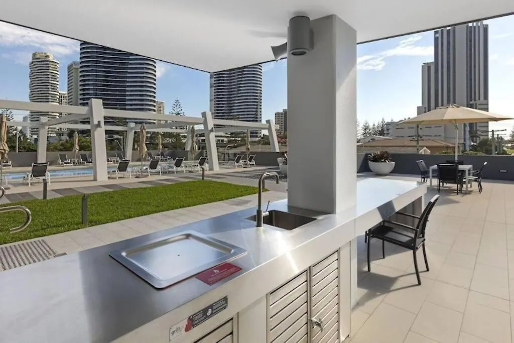 Beach Residence 2-Br River View Gold Coast Appartement