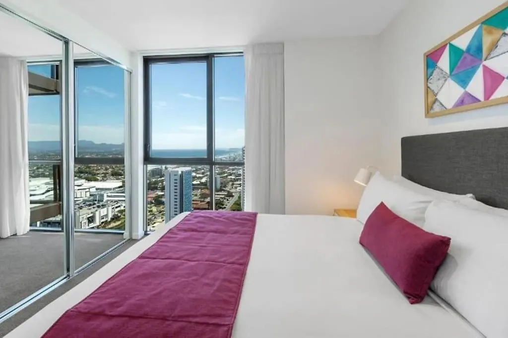 Beach Residence 2-Br River View Gold Coast Appartement